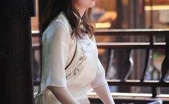 女子教室欲火难耐要自助快餐